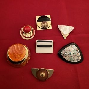Retro look brooches lot